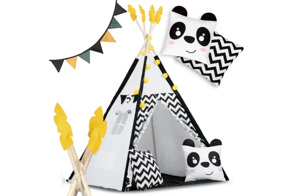 Tipi tent with garlands and lights (Panda)